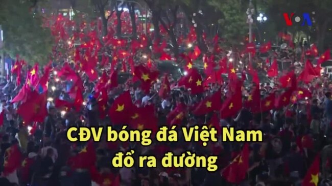 U23 vào chung kết, cờ đỏ tràn ngập đường phố Việt Nam