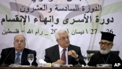 Palestinian President Mahmoud Abbas, middle, speaks during a meeting with the Palestinian Central Council, a top decision-making body, at his headquarters in the West Bank city of Ramallah, April 26, 2014. 