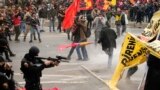 درگیری اتحادیه های کارگری و نیروهای امنیتی ترکیه در روز جهانی کارگر در استانبول - ۱۲ اردیبهشت ۱۴۰۳