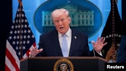 도널드 트럼프 대통령이 6일 백악관에서 기자회견을 하고 있다.