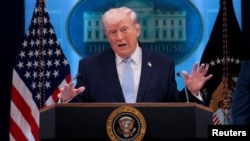 特朗普总统在白宫举行记者会介绍美军营救身陷伊朗腹地的F-15E战机机组人员的过程。（2026年4月6日）