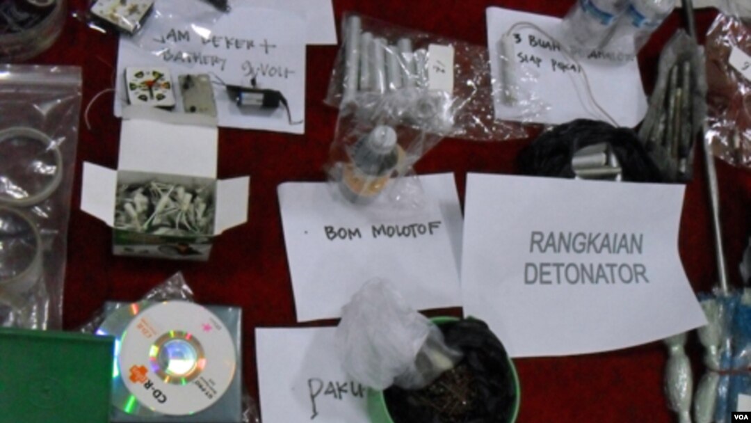 Barang-barang bukti yang disita oleh Polda Jateng dari para tersangka di Klaten, Jawa Tengah, Selasa (1/25).