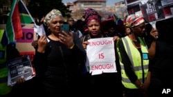 Manifestation contre la violence sexiste à Pretoria en Afrique du Sud, le 27 septembre 2019. Le président Cyril Ramaphosa a condamné les fémicides qui ont fortement augmenté en juin 2020. (Photo AP)