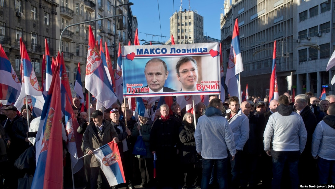 ARHIVA - Pristalice ruskog predsednika Vladimira Putina na skupu u Beogradu, 17. januara 2019. godine, tokom Putinove posete Srbiji (Foto: AP/Marko Drobnjaković)