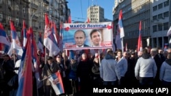 ARHIVA - Pristalice ruskog predsednika Vladimira Putina na skupu u Beogradu, 17. januara 2019. godine, tokom Putinove posete Srbiji (Foto: AP/Marko Drobnjaković)