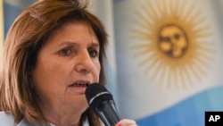 ARCHIVO - La ministra de Seguridad de Argentina, Patricia Bullrich, viajó este lunes al norte de Argentina ante la sonada desaparición de un niño de 5 años. Antes había declarado el caso como confidencial y anunciado sanciones para quienes interfieran con la investigación.