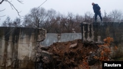 Oštećeni kanal Ibar - Lepenac na severu Kosova (Foto: Reuters/Valdrin Xhemaj)