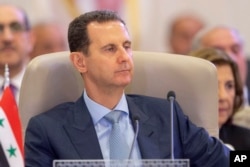 Tổng thống Syria Bashar Assad được nói đã bay ra khỏi Damascus đến một địa điểm không rõ ở đâu vào Chủ nhật.