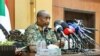 Le chef de l'armée et dirigeant de facto du Soudan, Abdel Fattah al-Burhane, lors d’une conférence de presse à Port-Soudan. (Photo publiée sur la page Facebook des forces armées soudanaises, le 24 août 2024). (AFP Photo / HO / Armée soudanaise)