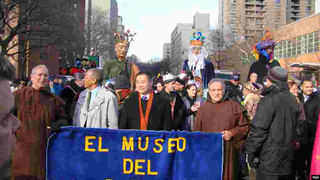 紐約市主計長劉醇逸一馬當先