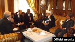 Qafqaz Müsəlmanları İdarəsinin sədri Allahşükür Paşazadə ABŞ-ın Azərbaycandakı müvəqqəti işlər vəkili Derek Hoqanla görüşüb