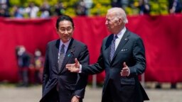 Tổng thống Joe Biden, phải, gặp Thủ tướng Nhật Fumio Kishida tại Dinh Akasaka, Tokyo, ngày 23/5/2022 