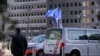 Bendera Uni Eropa berkibar tertiup angin saat mobil polisi diparkir di depan gedung Dewan Eropa, setelah penembakan di pusat kota Brussel, Selasa, 17 Oktober 2023. (AP/Virginia Mayo)