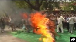 流亡藏人绛白叶西3月26日在印度首都新德里自焚，抗议中国西藏政策和中国国家主席胡锦涛访问印度