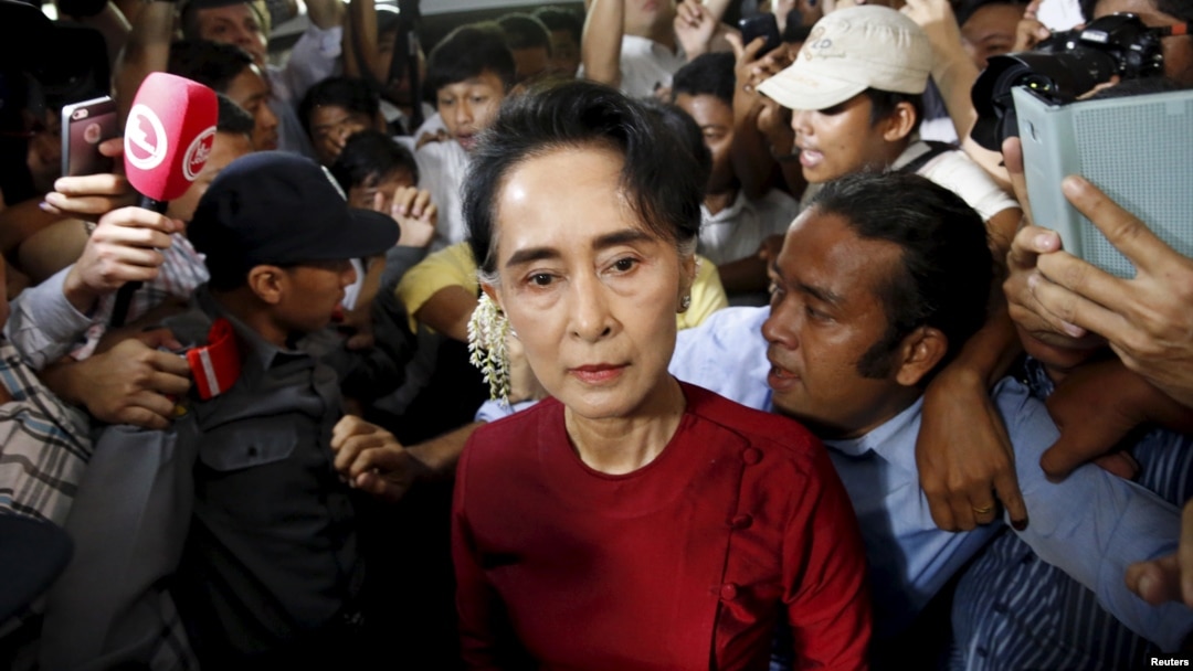 Partai NLD pimpinan Aung San Suu Kyi mendominasi pemilu parlemen di Myanmar tanggal 8/11 lalu (Foto: dok). Namun, tantangan besar bagi Suu Kyi adalah mengakhiri konflik yang telah menewaskan ribuan orang dalam beberapa tahun terakhir.