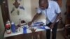 Un artiste camerounais combat la pandémie... avec son pinceau