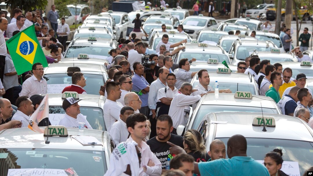 Rencana Pemkot Sao Paulo, Brazil mengizinkan operasi taksi Uber telah memicu aksi protes oleh para sopir taksi resmi di sana (foto: dok).