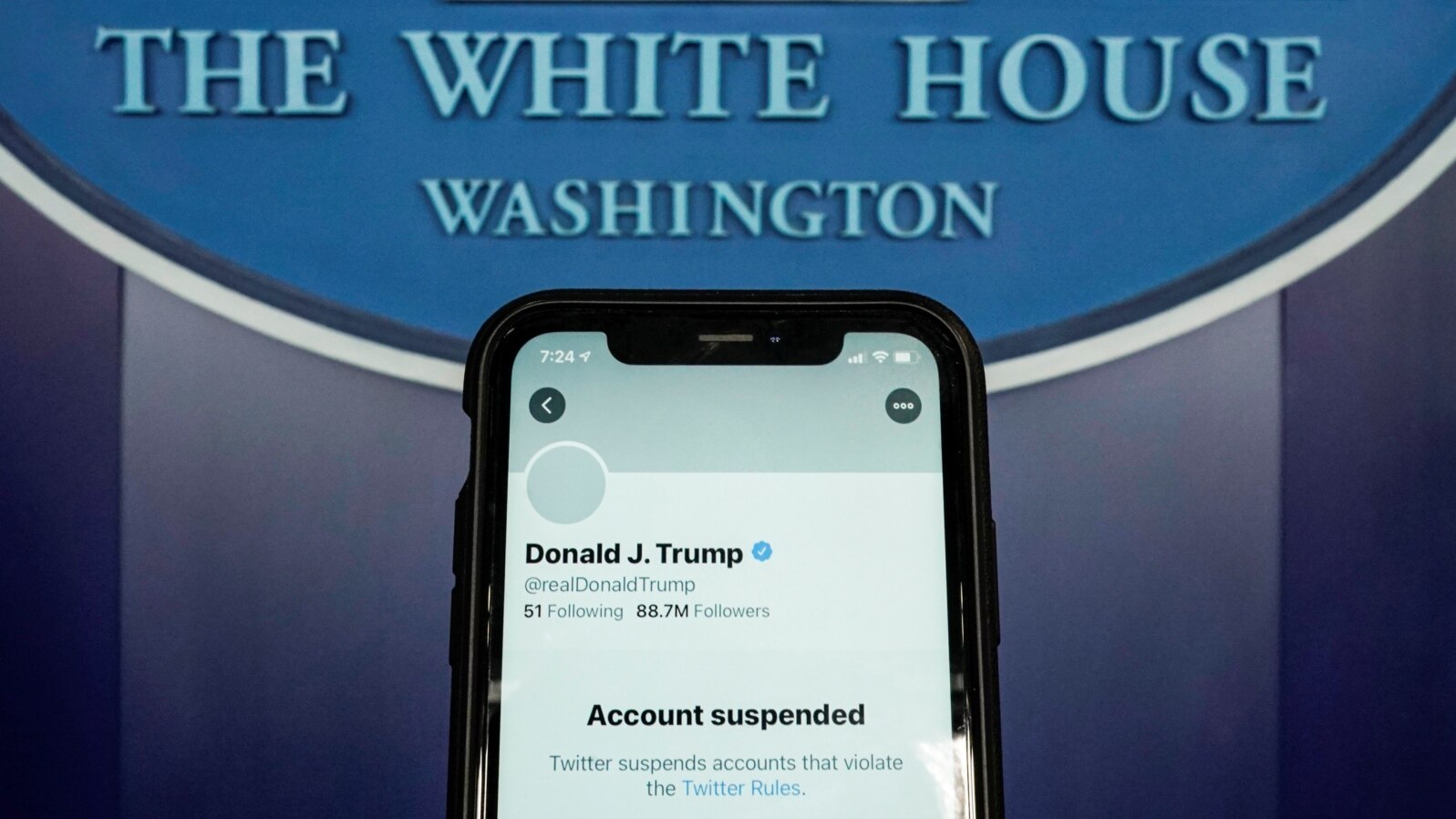 Nalog Donalda Trampa na Tviteru je suspendovan