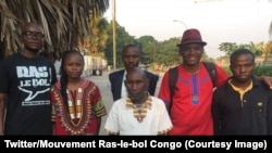 Franck Nzila Malembe, le coordonnateur national du mouvement Ras-le-bol, Luce Bénédicte Gangoue et de Dady Nsayi à leur sortie de prison avec leurs autres camarades, à Brazzaville, 5 juin 2018 (Twitter/Mouvement Ras-le-bol Congo)