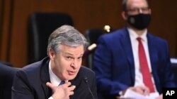 El director del FBI, Christopher Wray, testifica ante el Comité Judicial del Senado en el Capitolio, en Washington DC, el 2 de marzo de 2021.