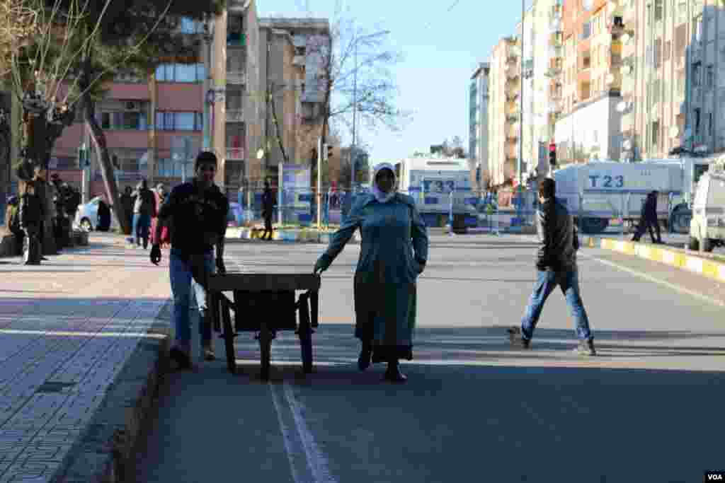 Residents living Sur district in Diyarbakir after the curfew was expanded