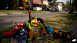 A makeshift memorial of stuffed animals decorates a South Side street corner, Aug. 21, 2017, in Syracuse, N.Y. The memorial was created for 15-year-old Akil Williams, who was shot earlier this summer. From 2014 through this past June, 48 youths aged 12 to 17 in Syracuse were killed or injured in gun violence.