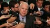 Le sénateur John McCain anime un point de presse au sortir d'une réunion à huis clos sur la Syrie, au Capital, Washington, 3 septembre 2013.