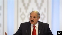 Incumbent Belarusian President Alexander Lukashenko speaks during a news conference after preliminary election results show him overwhelmingly winning a fourth term in Minsk, 20 Dec 2010