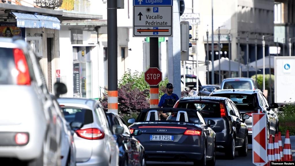 Checks at the Italian-Swiss border in Chiasso