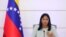 La vicepresidenta de Venezuela, Delcy Rodríguez, gesticula mientras habla durante una conferencia de prensa en Caracas, el 7 de abril de 2021.