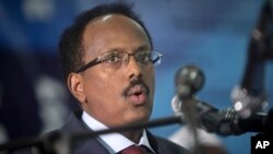 Le président somalien Mohamed Abdullahi Mohamed lors de son discours d'inauguration à Mogadiscio, le 22 février 2017.