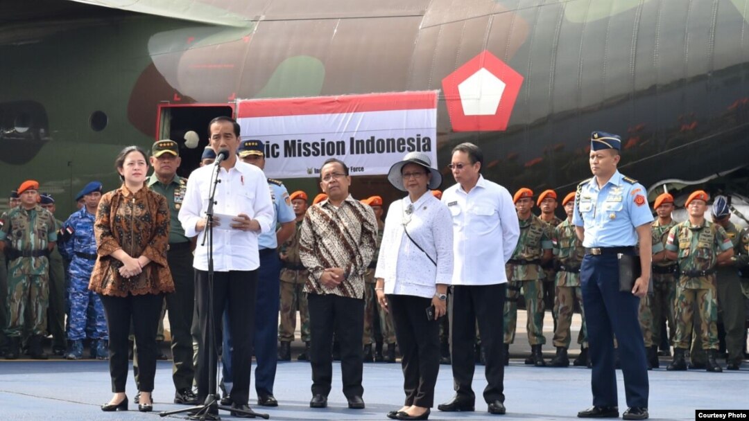 Indonesia bắt đầu chuyển hàng cứu trợ cho người Rohingya chạy trốn khỏi Myanmar (Ảnh: Biro Pers)