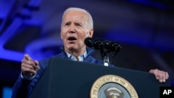 El presidente Joe Biden habla en un evento de campaña en Filadelfia, el viernes 8 de marzo de 2024. (Foto AP/Manuel Balce Ceneta)