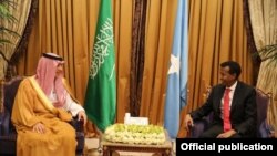 Wasiirka arrimaha dibadda Soomaaliya Yusuf Garad Cumar iyo Wasiirka arrimaha dibadda Sacuudiga Adel Al-Jubeir