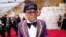 Spike Lee pose sur le tapis rouge lors des arrivées des Oscars aux 92ème Academy Awards à Hollywood, Los Angeles, Californie, États-Unis, le 9 février 2020.