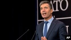 Sekjen NATO Anders Fogh Rasmussen memberikan keterangan kepada media di Brussels, Belgia (foto: dok). 