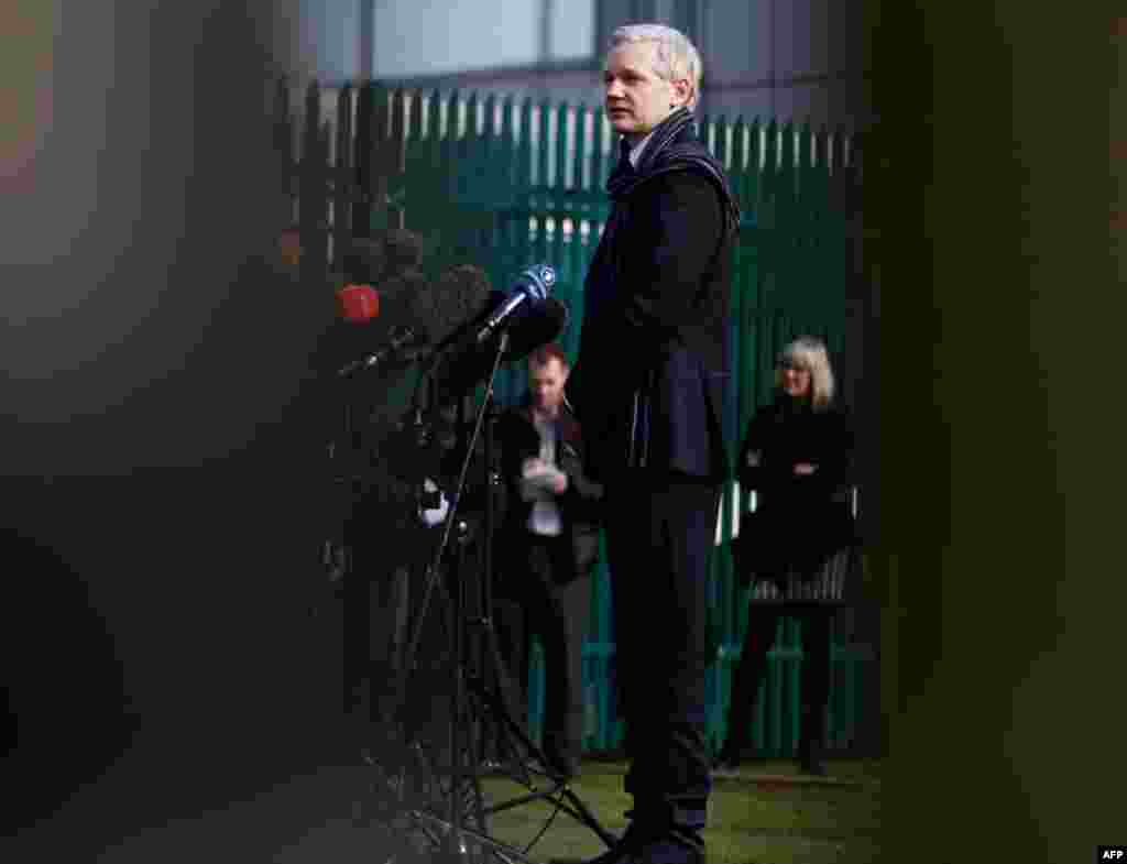 WikiLeaks founder Julian Assange outside Belmarsh Magistrates' Court in London. A British court agreed on Thursday to extradite Assange to Sweden where he is wanted for questioning over sex crimes. (Reuters/Stefan Wermuth)