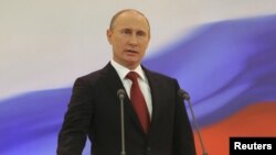 La decisión del presidente Vladimir Putin se suma a otras medidas de su gobierno para limitar la labor de activistas prodemocráticos.