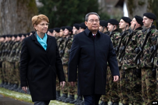 Swiss President Viola Amherd and Chinese Premier Li Qiang inspect the guard of honor during an official visit in Kehrsatz on Jan. 15, 2024. Li is in Switzerland to participate in the World Economic Forum at Davos.