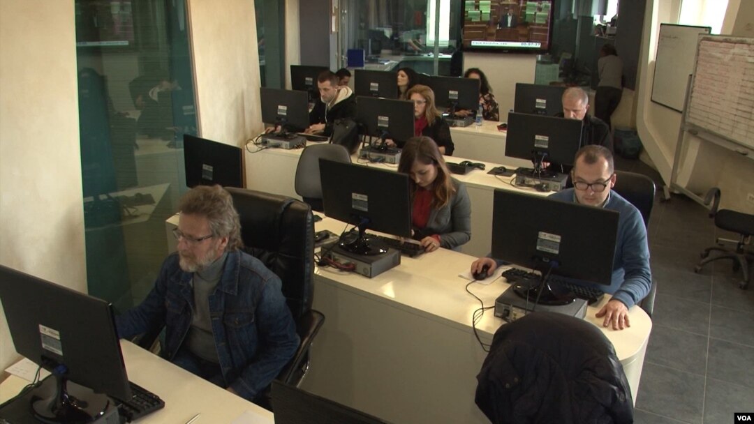 Nevećinska redakcije Radio televizije Kosovo