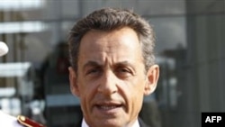 Cắt giảm giáo viên là một phần trong kế hoạch của Tổng thống Sarkozy giảm việc làm trong lãnh vực công để giảm bớt thâm hụt ngân sách