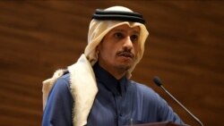 Perdana Menteri sekaligus Menteri Luar Negeri Qatar, Mohammed Bin Abdulrahman Al Thani, berbicara dalam konferensi pers di Doha, Qatar, pada 6 Februari 2024. (Foto: AP/Mark Schiefelbein)