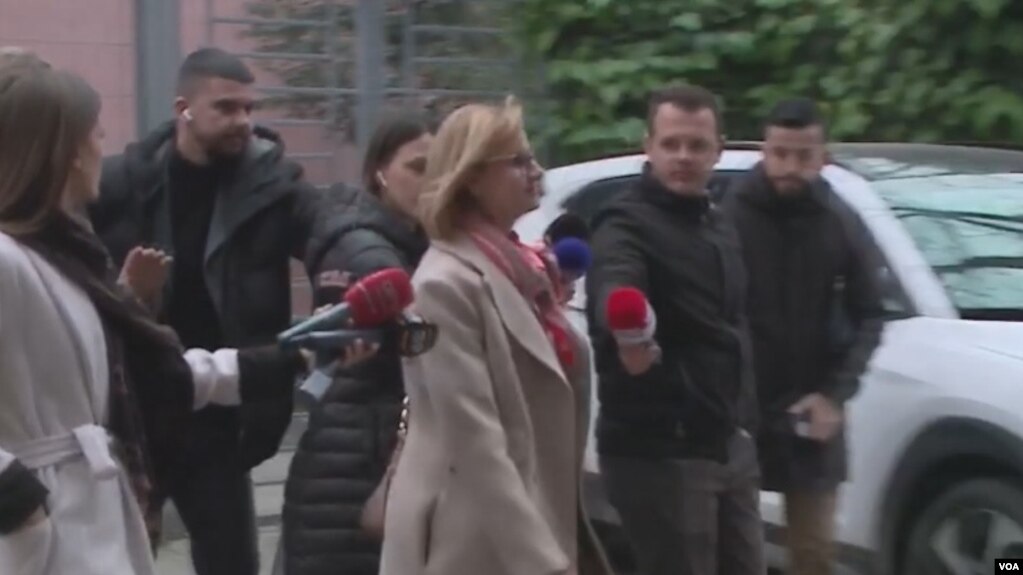 Kryetarja e Komisionit të Ligjeve Klotilda Bushka në dalje nga Prokuroria e Posaçme