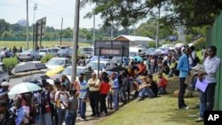 Students line up outside the University of Johannesburg to register for this year's studies, January 10, 2012.