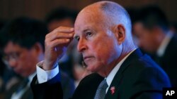 Thống đốc California Jerry Brown tham dự Diễn đàn Quốc tế về Năng lượng sạch tại một khách sạn ở Bắc Kinh ngày 6/6/2017.