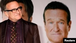 Robin Williams, bintang film "Old Dogs" tiba di pemutaran perdana film tersebut di Hollywood, California, 9 November 2009. (Foto: dok.)