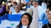  Miembros de la Alianza Cívica grita consignas durante una marcha para conmemorar el primer aniversario de las protestas contra el gobierno del presidente nicaragüense Daniel Ortega en Managua, Nicaragua, 17 de abril de 2019. 