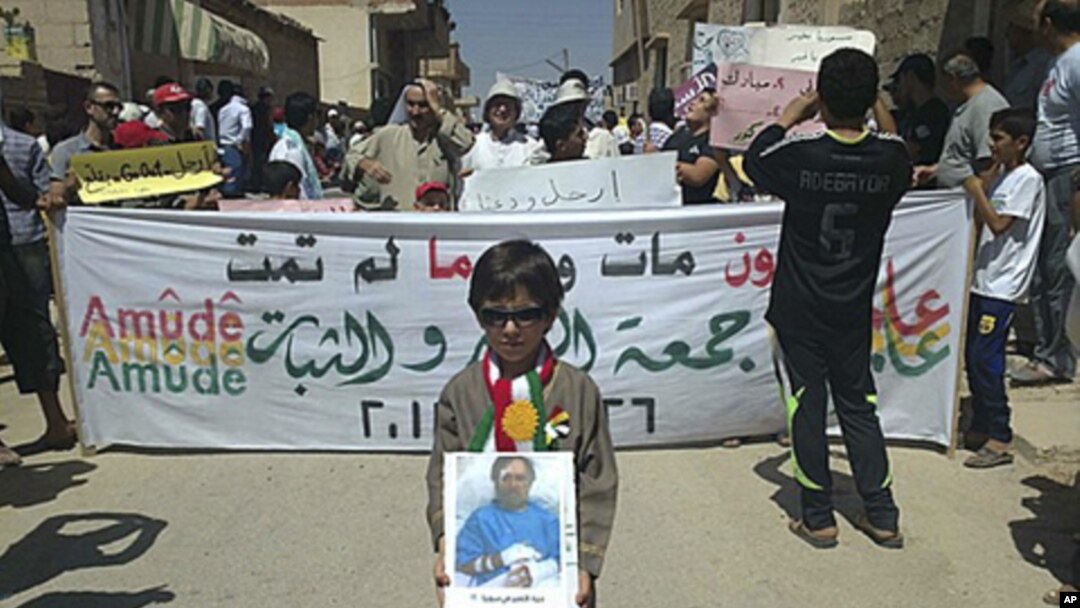People protest against President Bashar al-Assad after Friday prayers in the city of Amude, Syria, August 26, 2011