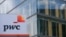 Logo perusahaan konsultan global PricewaterhouseCoopers (PwC) di salah satu kantor cabangnya (foto: ilustrasi). 