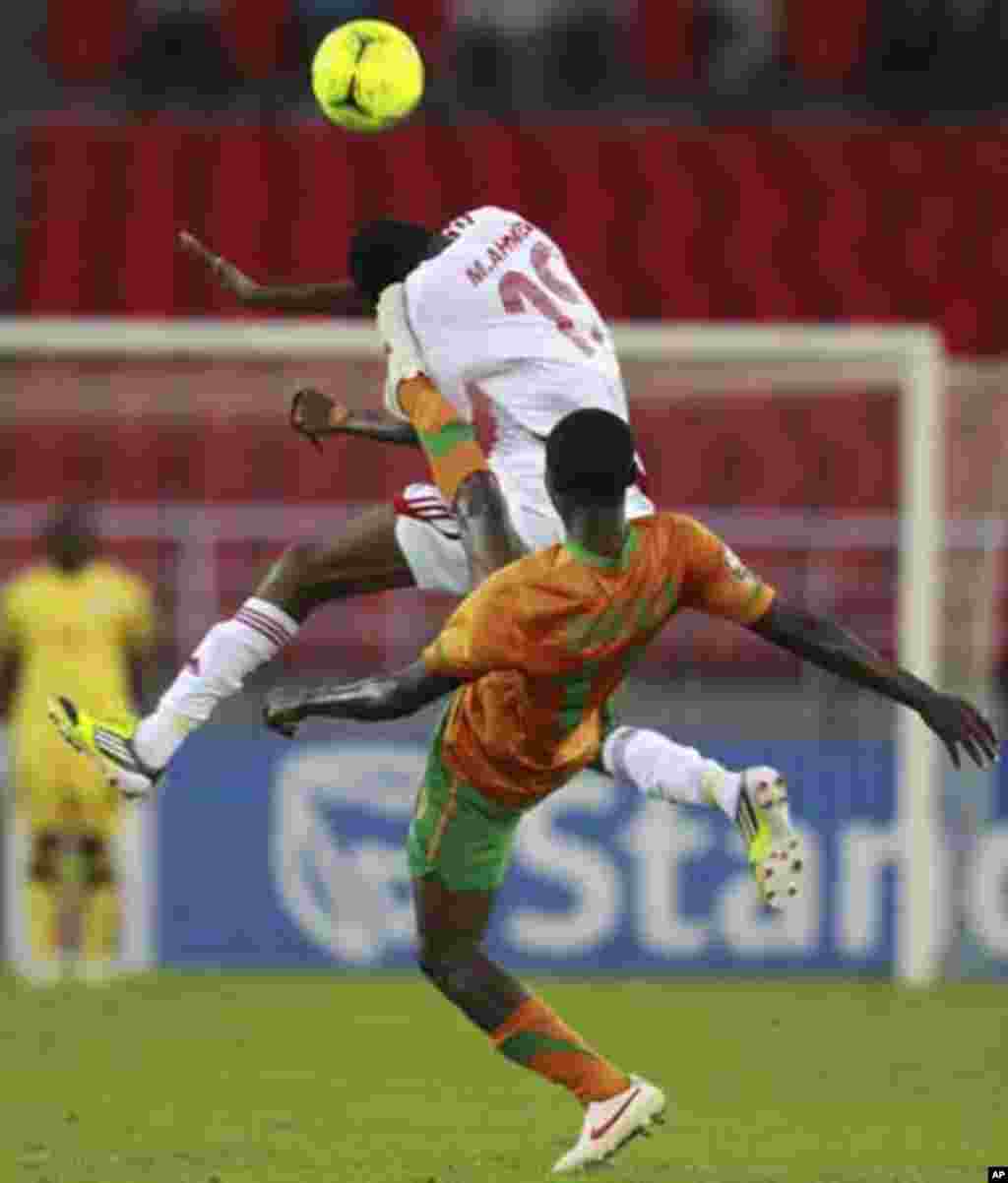 Nathan Sinkala of Zambia (R) fights for the ball with Mohamed Ahmed of Sudan during their African Nations Cup quarter-final soccer match at Estadio de Bata "Bata Stadium", in Bata February 4, 2012.